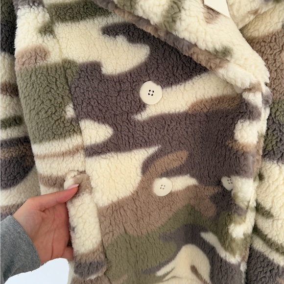 New Z Supply Camo Sherpa Jacket - Picture 3 of 6